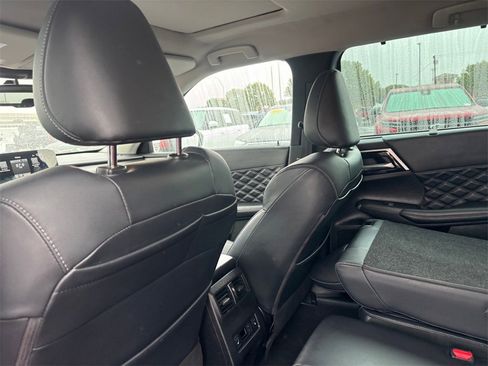 Used 2023 Mitsubishi Outlander SEL image 30