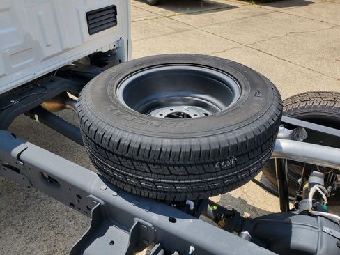 New 2025 Ford F350 XL w/ XL Chrome Package image 7