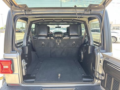 Used 2018 Jeep Wrangler Unlimited Rubicon AWD/4WD image 8