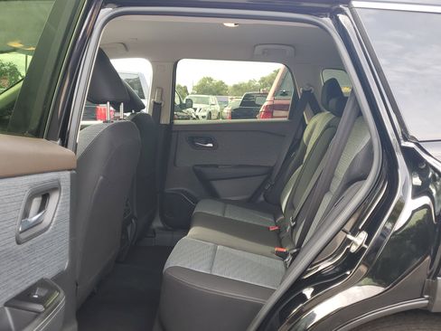 Certified 2023 Nissan Rogue SV image 11