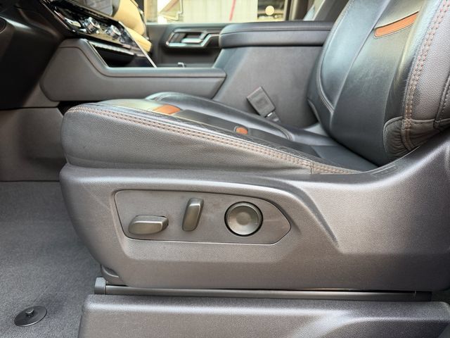 Used 2024 GMC Sierra 3500 AT4 w/ Technology Package AWD/4WD image 27