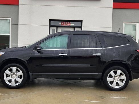 Used 2016 Chevrolet Traverse LT w/ Style and Technology Package FWD image 3