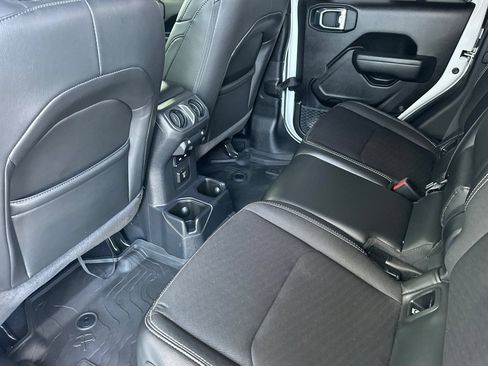 Used 2023 Jeep Gladiator Sport AWD/4WD image 14