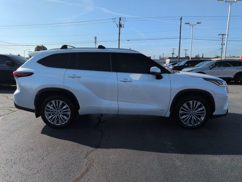 Used 2023 Toyota Highlander Platinum AWD/4WD image 6