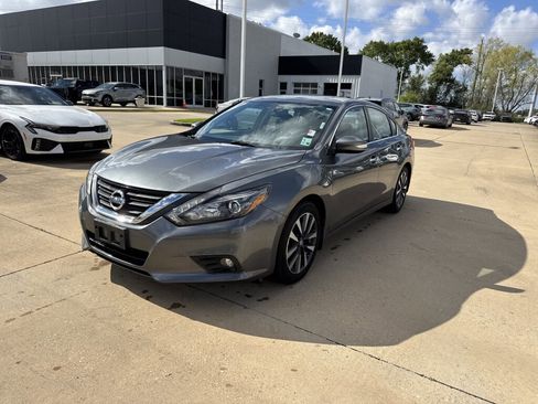 Used 2016 Nissan Altima 2.5 SL w/ 2.5 Technology w/LED Package image 3