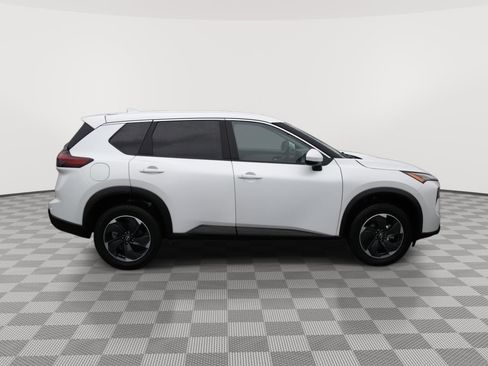 Used 2025 Nissan Rogue SV AWD/4WD image 4