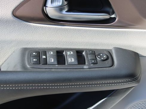Used 2023 Chrysler Voyager LX FWD image 32