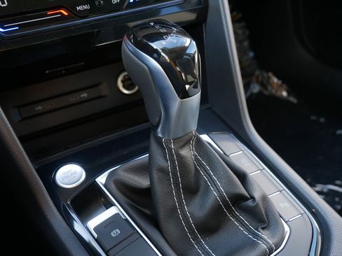 New 2025 Volkswagen Taos SE image 9