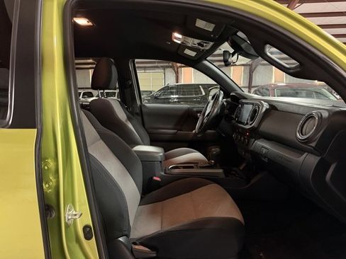 Used 2023 Toyota Tacoma TRD Sport image 11