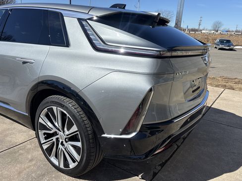 Used 2024 Cadillac Lyriq Luxury w/ LPO, Floor Liner Package image 20