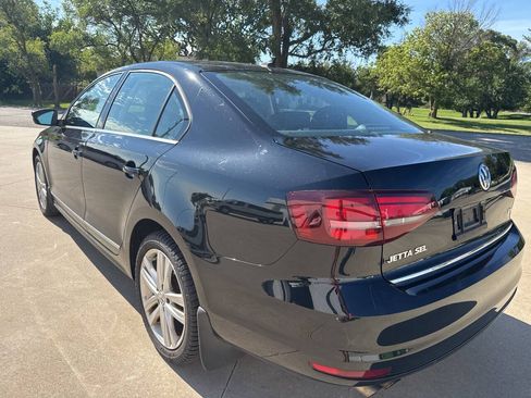 Used 2017 Volkswagen Jetta SEL Premium FWD image 4