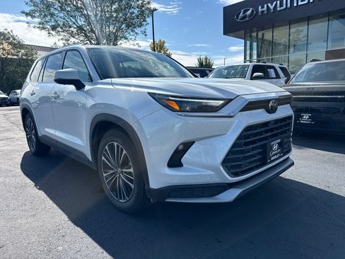 Used 2025 Toyota Grand Highlander AWD Hybrid image 2