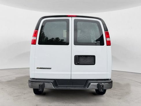 Used 2024 Chevrolet Express 2500 w/ Driver Convenience Package RWD image 4