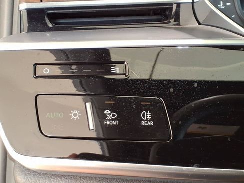 Certified 2025 Audi A8 L 3.0T w/ Executive Package AWD/4WD image 11