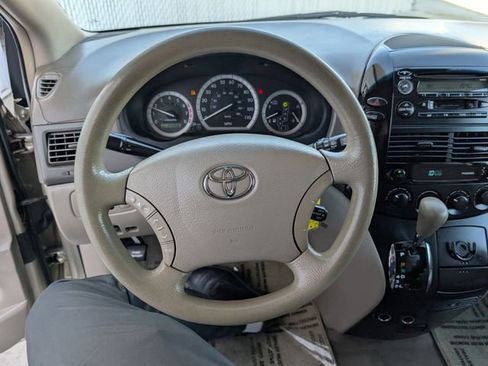 Used 2004 Toyota Sienna CE image 9