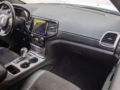 Used 2020 Jeep Grand Cherokee Altitude RWD image 22