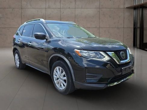 Used 2018 Nissan Rogue SV FWD image 3