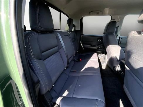 Used 2023 Nissan Frontier SV w/ Graphics Package image 17