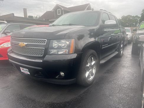 Used 2012 Chevrolet Avalanche LTZ image 2