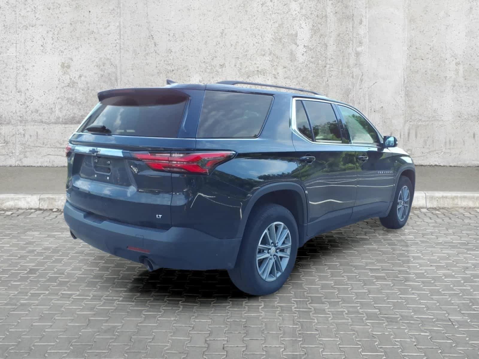 Used 2023 Chevrolet Traverse LT FWD image 11