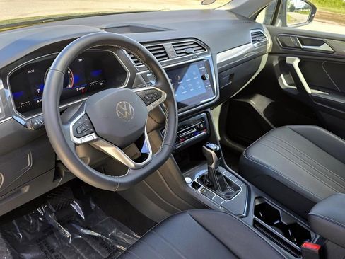 Used 2024 Volkswagen Tiguan SE image 23