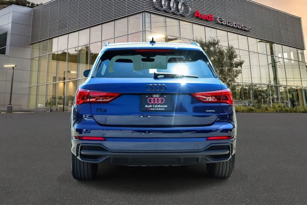 Used 2023 Audi Q3 2.0T Premium w/ Black Optic Sport Package AWD/4WD image 3