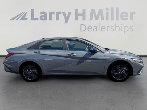 New 2026 Hyundai Elantra SEL Sport FWD image 9