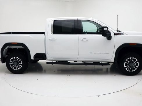 Used 2024 GMC Sierra 2500 SLE image 3