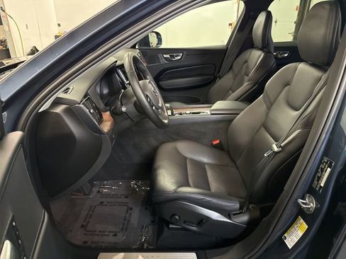 Certified 2023 Volvo XC60 B5 Plus w/ Climate Package image 19