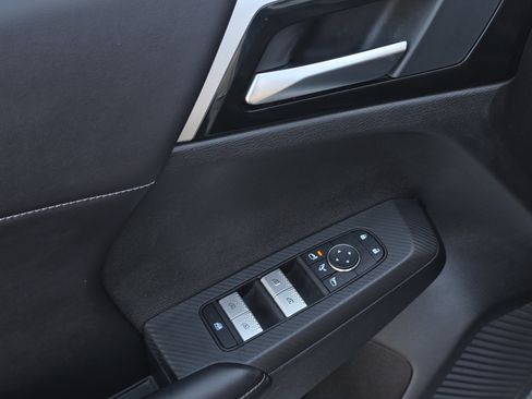 Used 2024 Mitsubishi Outlander 4WD Plug-In Hybrid image 16