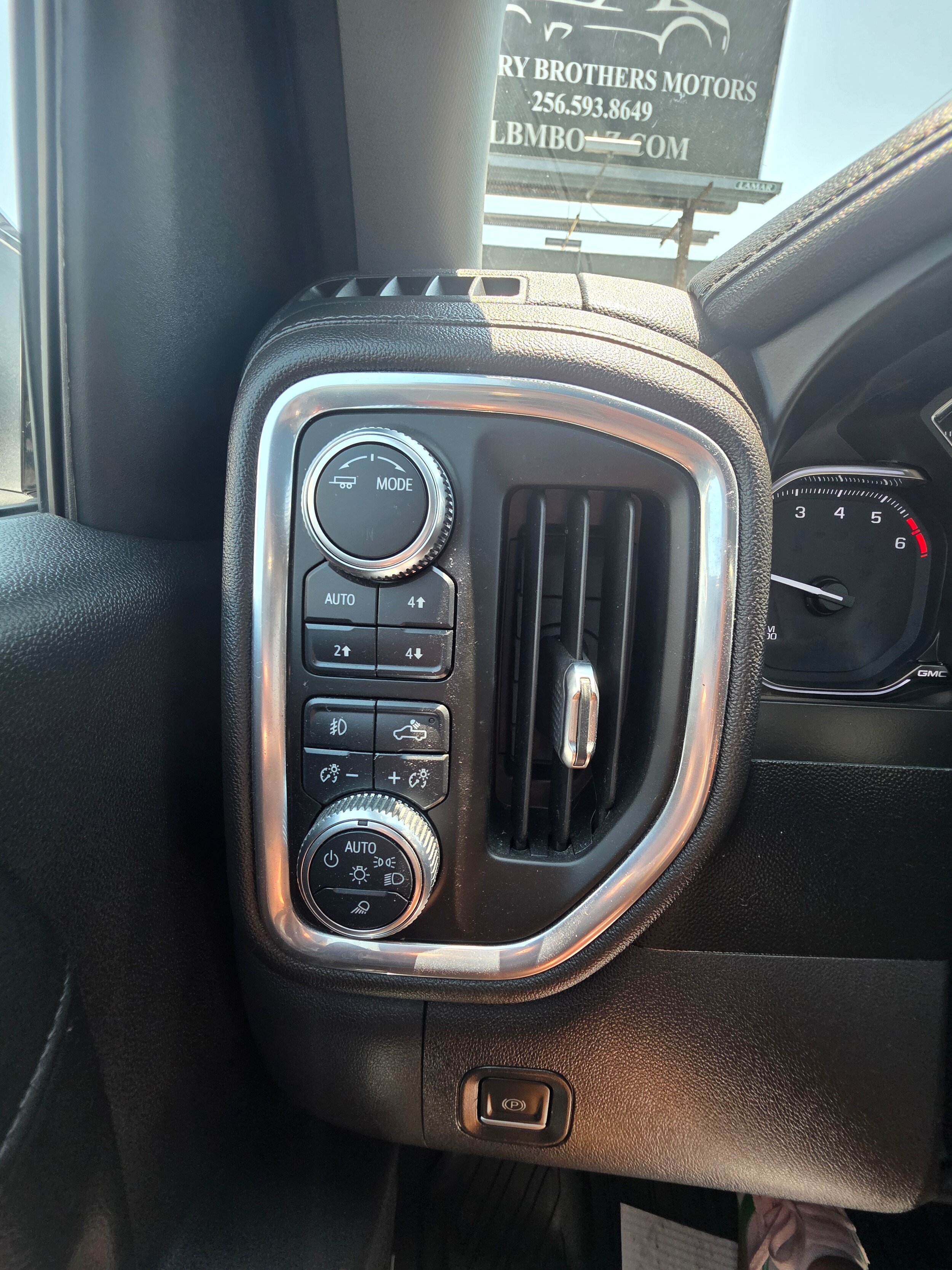 Used 2021 GMC Sierra 1500 SLT w/ SLT Premium Plus Package AWD/4WD image 17