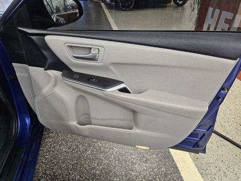Used 2015 Toyota Camry SE FWD image 29