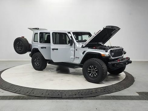 Used 2024 Jeep Wrangler Unlimited Rubicon AWD/4WD image 9