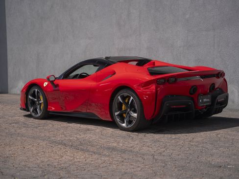 Used 2022 Ferrari SF90 Spider AWD/4WD image 13