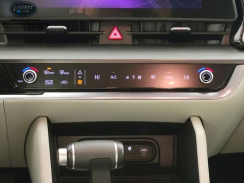 Used 2024 Kia Sportage EX image 25