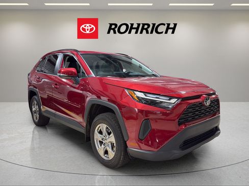 Used 2025 Toyota RAV4 XLE w/ Convenience Package AWD/4WD image 4
