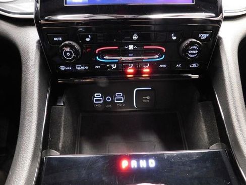 Used 2022 Jeep Grand Cherokee L Laredo image 35