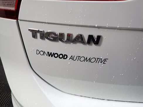 Used 2018 Volkswagen Tiguan S image 12