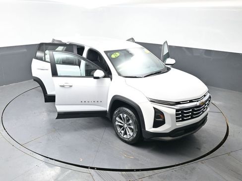 Used 2025 Chevrolet Equinox LT image 60