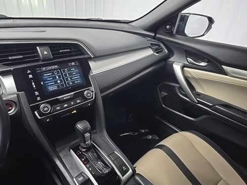 Used 2018 Honda Civic Touring image 26