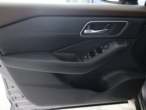 Used 2021 Nissan Rogue SV w/ Premium Package FWD image 15