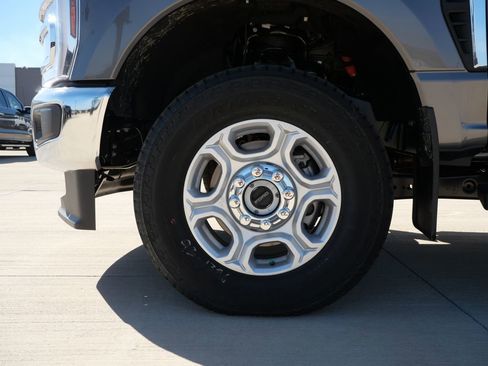 New 2026 Ford F250 XLT w/ XLT Premium Package AWD/4WD image 11