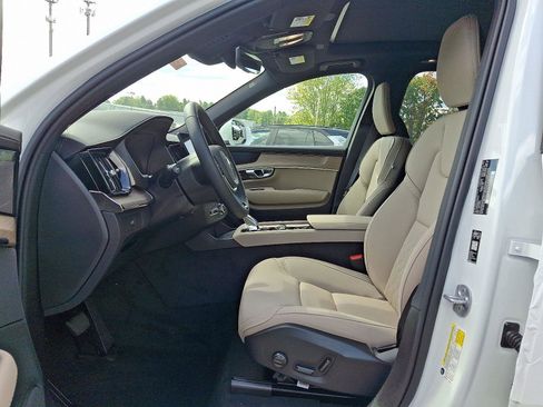 Used 2026 Volvo XC90 B6 Plus w/ Protection Package AWD/4WD image 9