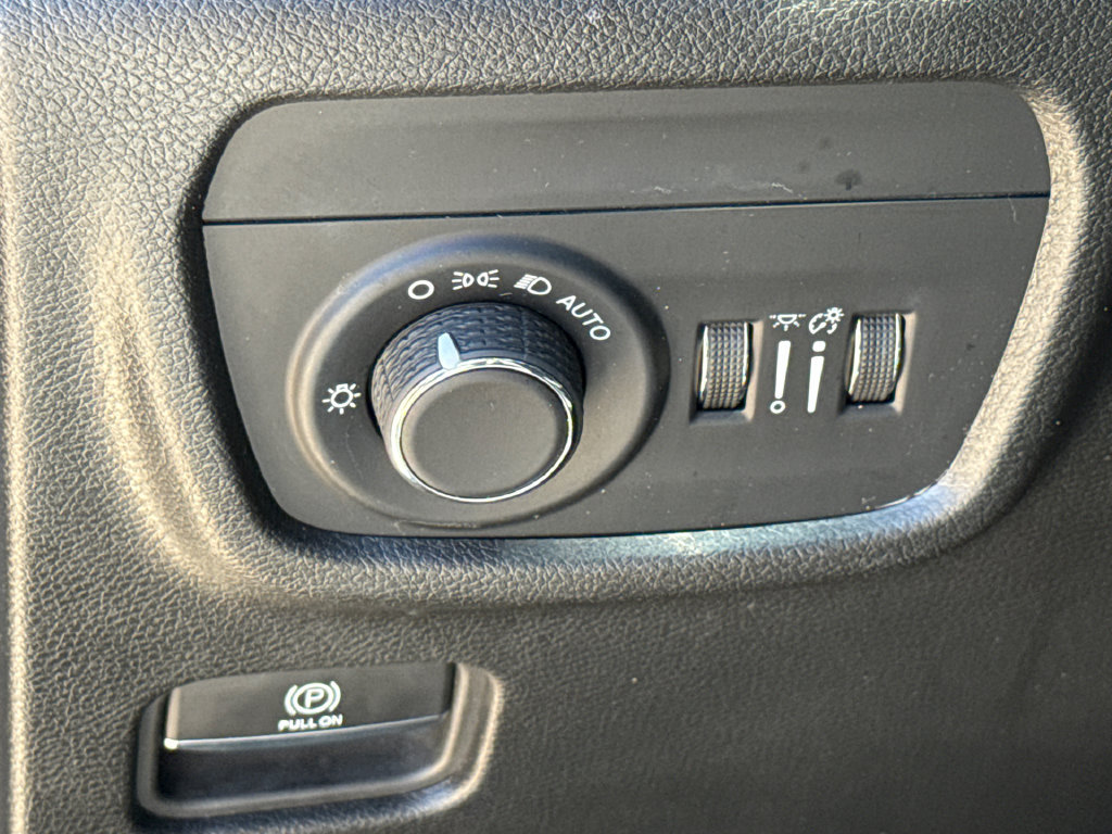 Used 2023 Jeep Grand Cherokee Altitude RWD image 22