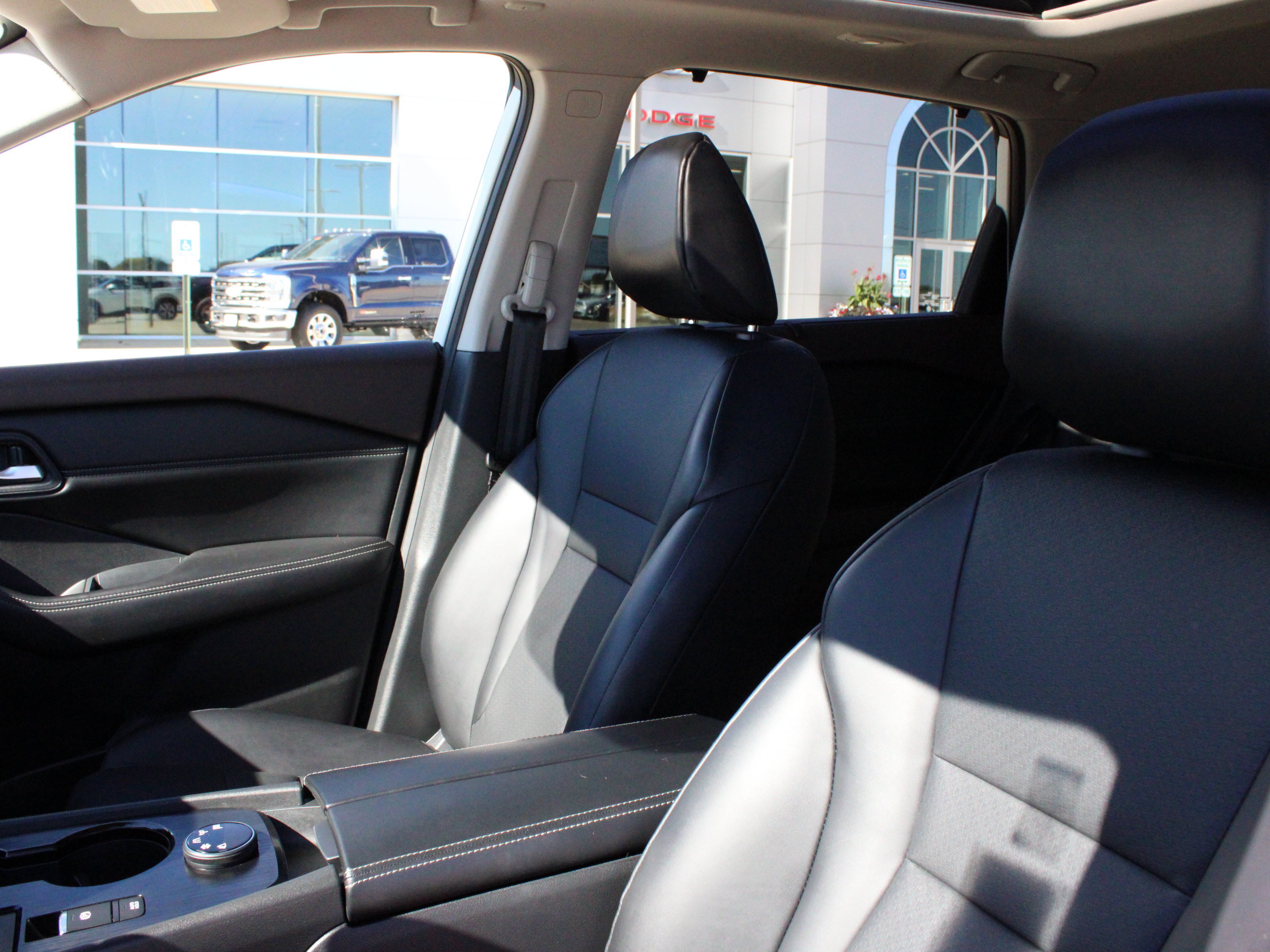 Used 2023 Nissan Rogue SV w/ SV Premium B Package AWD/4WD image 34