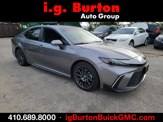 Used 2025 Toyota Camry SE FWD image 1