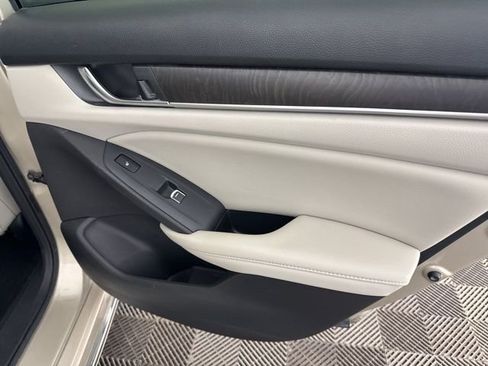 Used 2020 Honda Accord Touring image 28