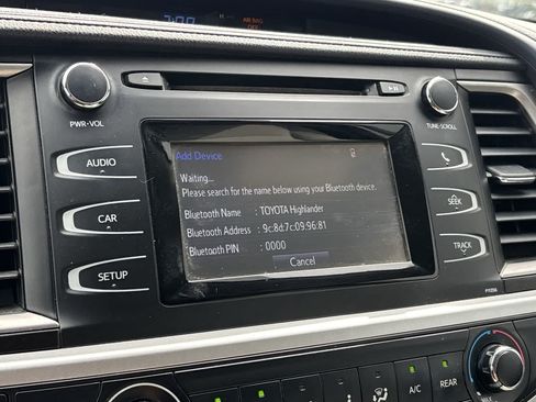 Used 2017 Toyota Highlander LE AWD/4WD image 15