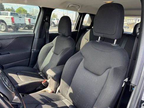 Used 2017 Jeep Renegade Latitude AWD/4WD image 10