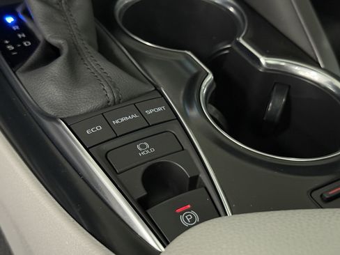 Used 2020 Toyota Camry XLE image 30